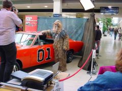 Collectormania 8 (Oct.02, 2005) - Wookiee with General Lee