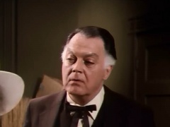 Jay Garner as Harvey Dunsmore