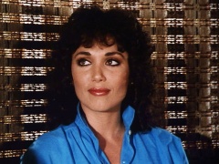 Stepfanie Kramer as Anna Louise